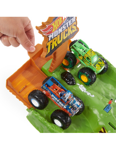 Hot Wheels Monster Trucks Torneo dei Titani Playset con Monster Truck Bigfoot e Gunkster per sfide testa a testa giocattolo per